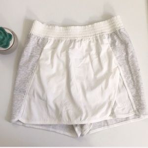 NWOT Nike skort short w skirt front with pockets